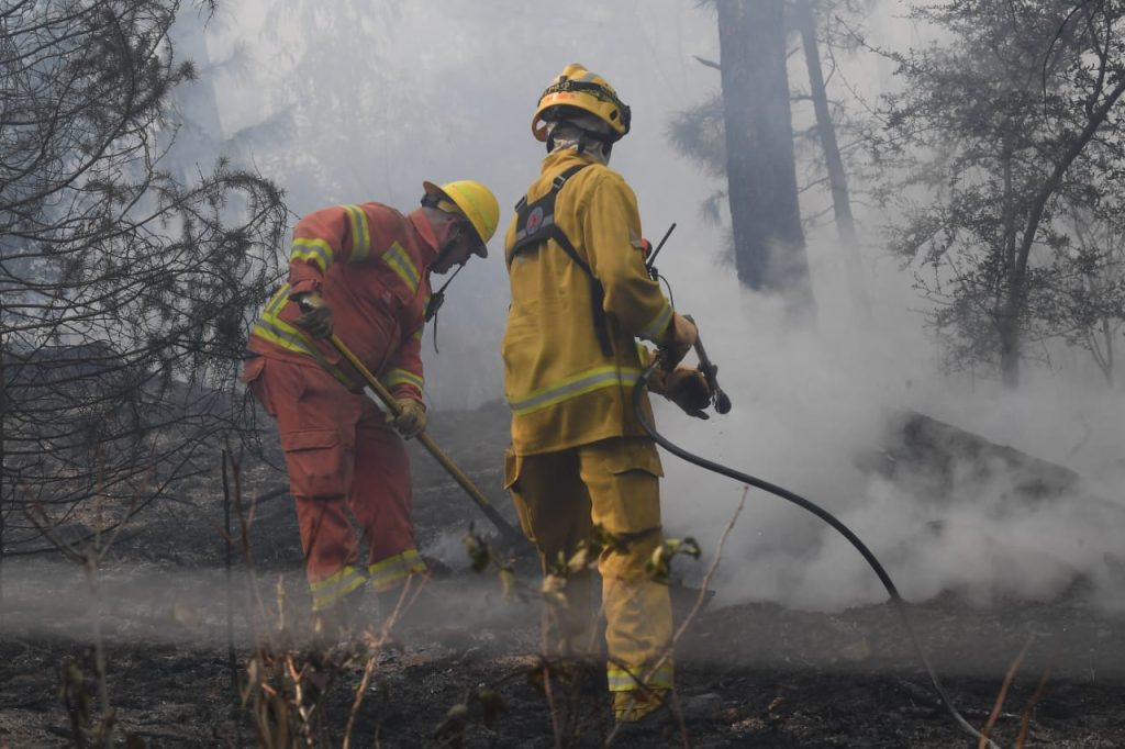 Bomberos trasubiendo