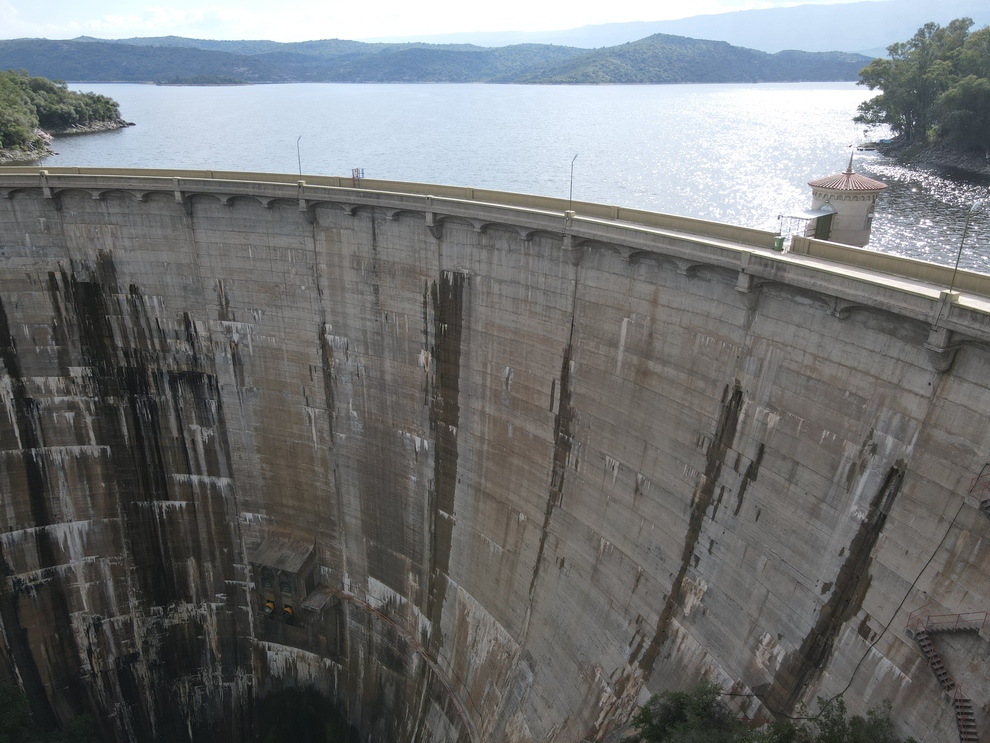 El Ministerio de Ambiente y Economia Circular realizo una limpieza en el Dique La Vina 2